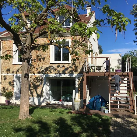 Apartment Au Calme Dans Jardin A 30min De Paris Avec Nouvelle Literie Chatou